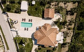 Villa Ellania